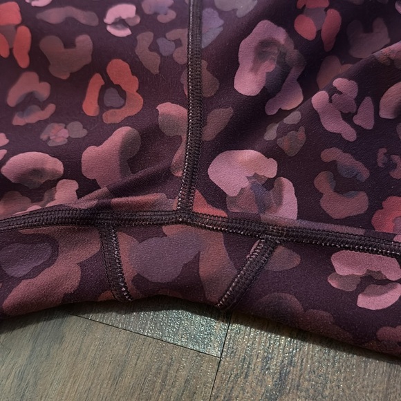 Athleta Burgundy Leopard Print Elation Abstract 7/8 Gym Fitness Leggings Size S - Picture 11 of 11